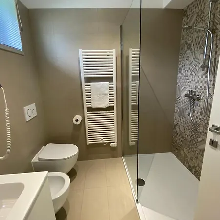 Regina E Oriente Baveno