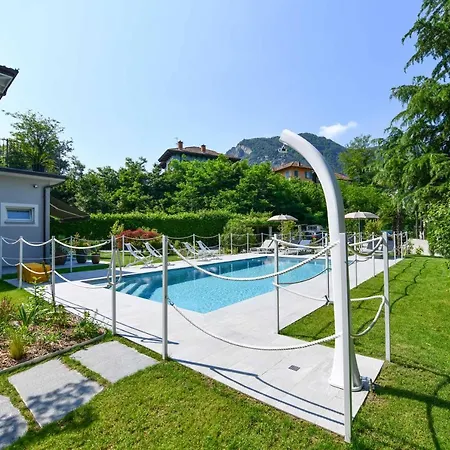 Regina E Oriente Бавено